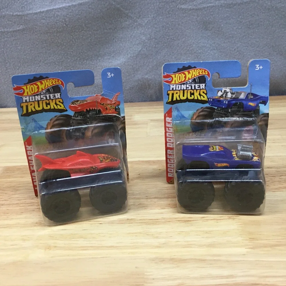 Hot Wheels Monster Trucks Roger Dodger &‎ Lava Shark Diecast 2 Pack